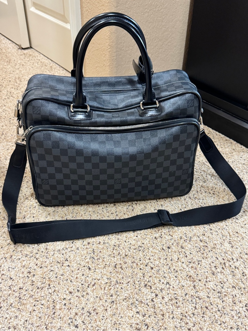 Louis Vuitton Damier Graphite Black ICare travel bag